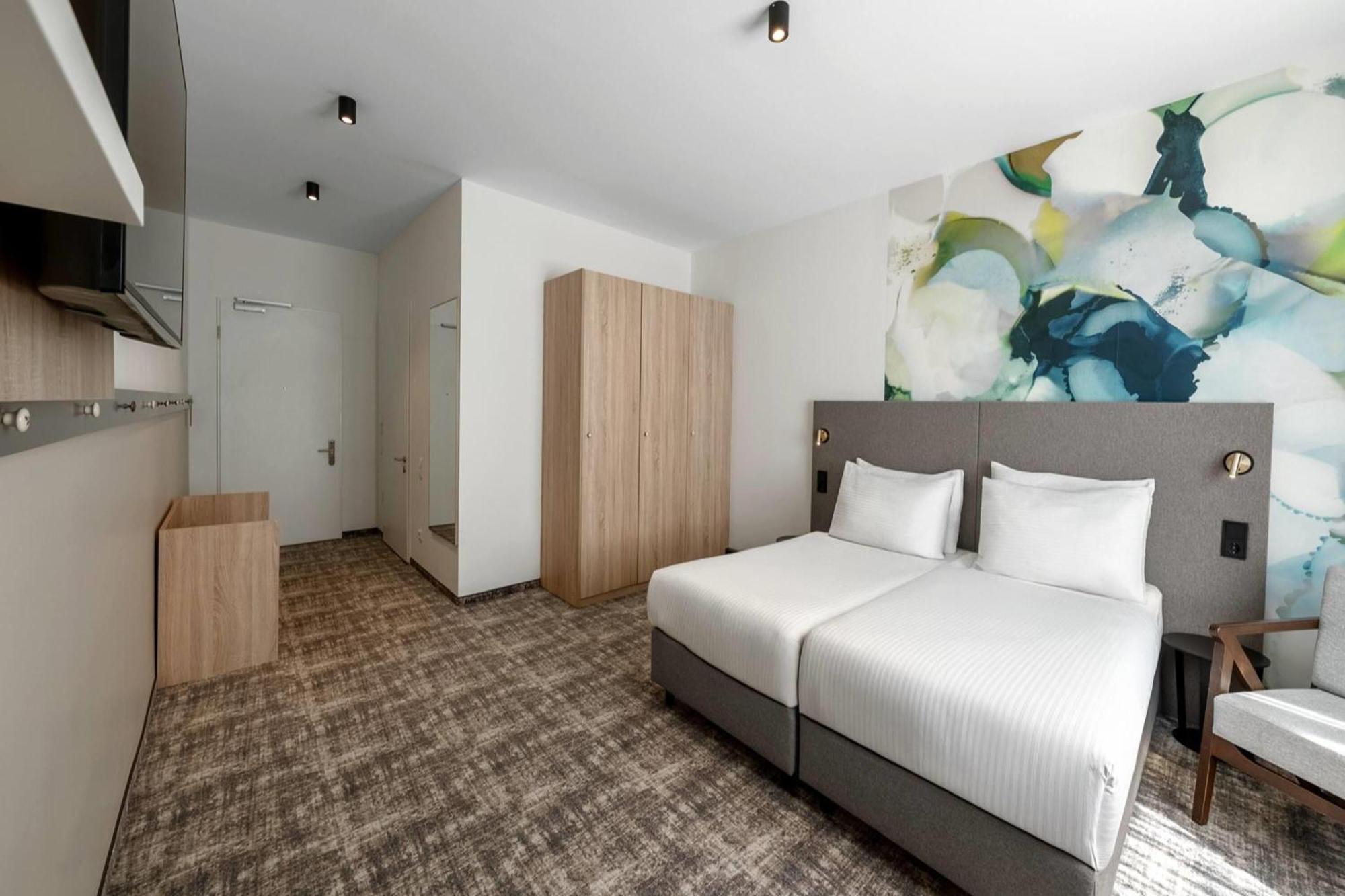 Standard Twin Room Accessible or Non-Smoking